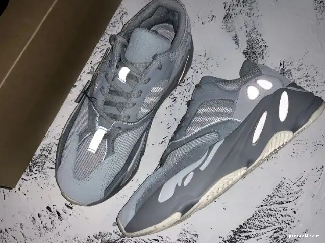 EQ7597 Yeezy 700 Adidas Boost Inertia
